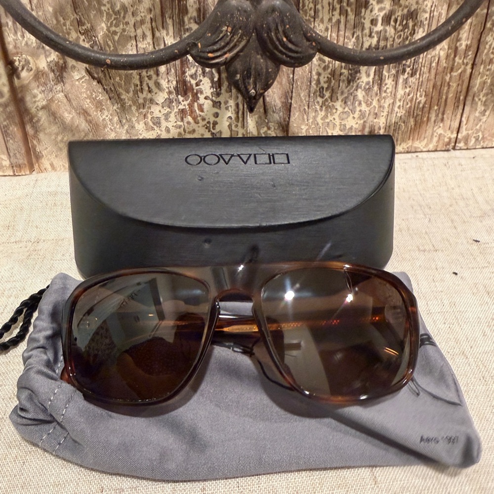 Oliver Peoples Gray Eyewear Case and glasses